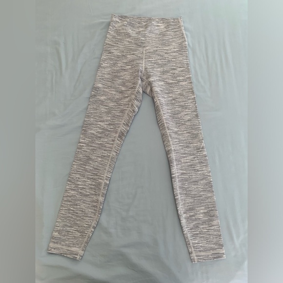 Lululemon Wunder Under - Size 4 - Picture 4 of 7